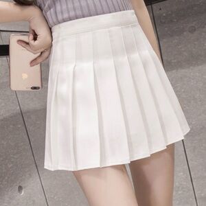 YesStyle Women's White Pleated Skirt